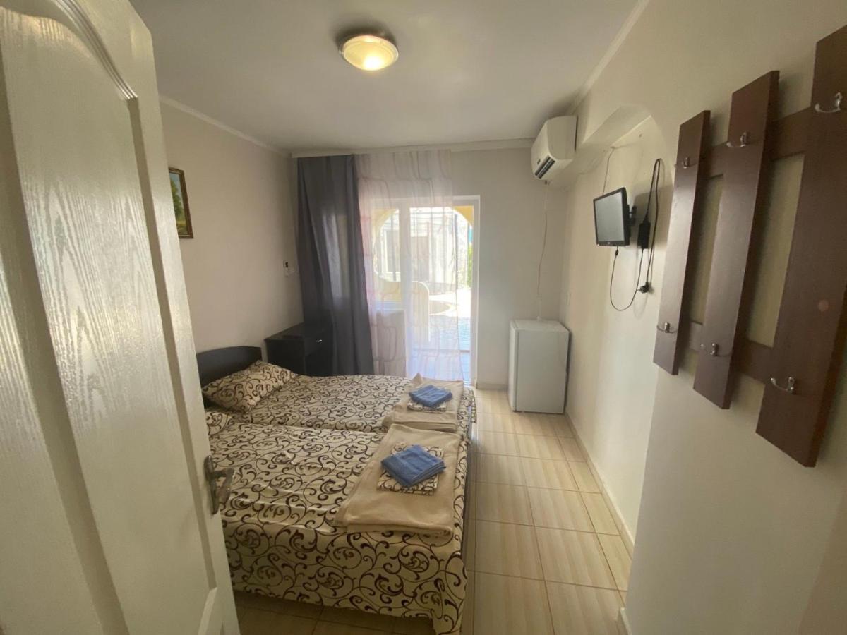 Aquamarin Hotel Zatoka Ngoại thất bức ảnh