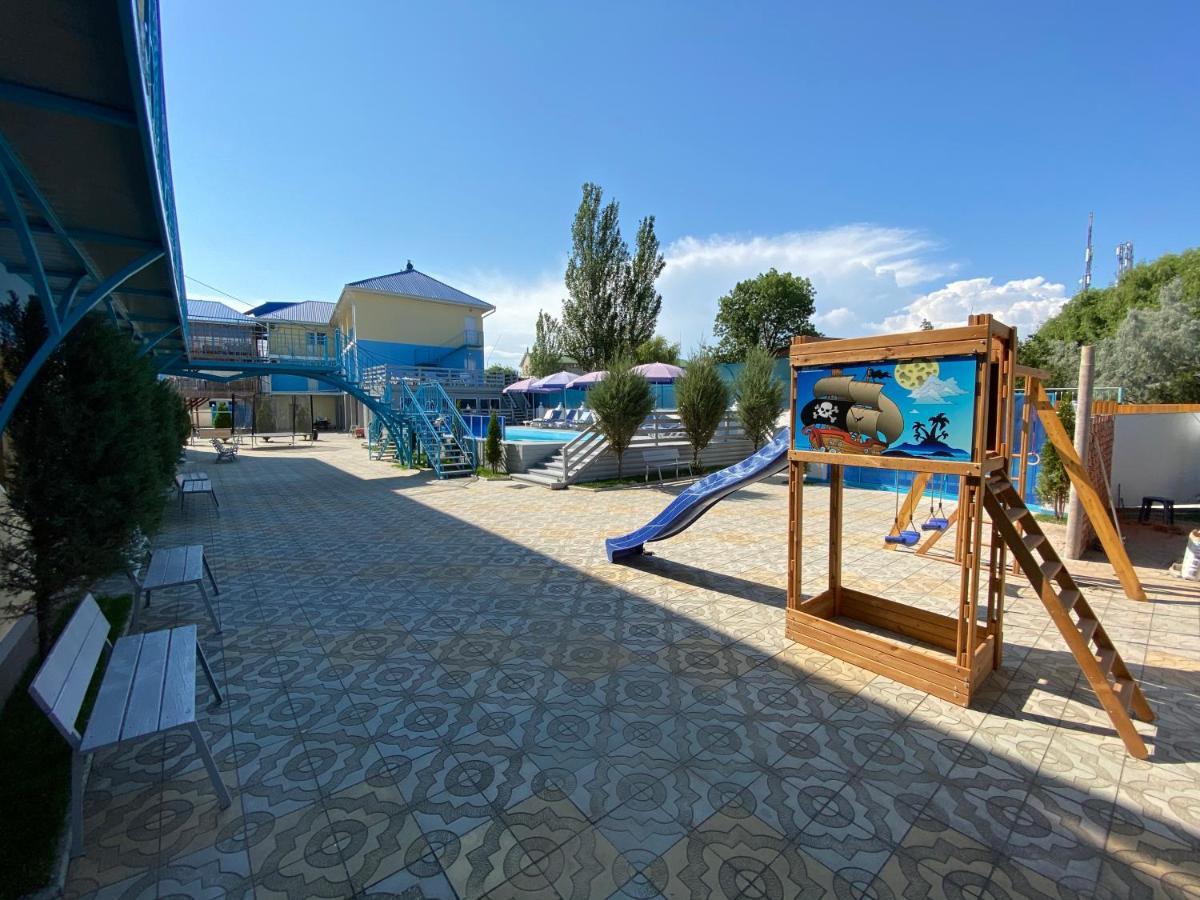 Aquamarin Hotel Zatoka Ngoại thất bức ảnh